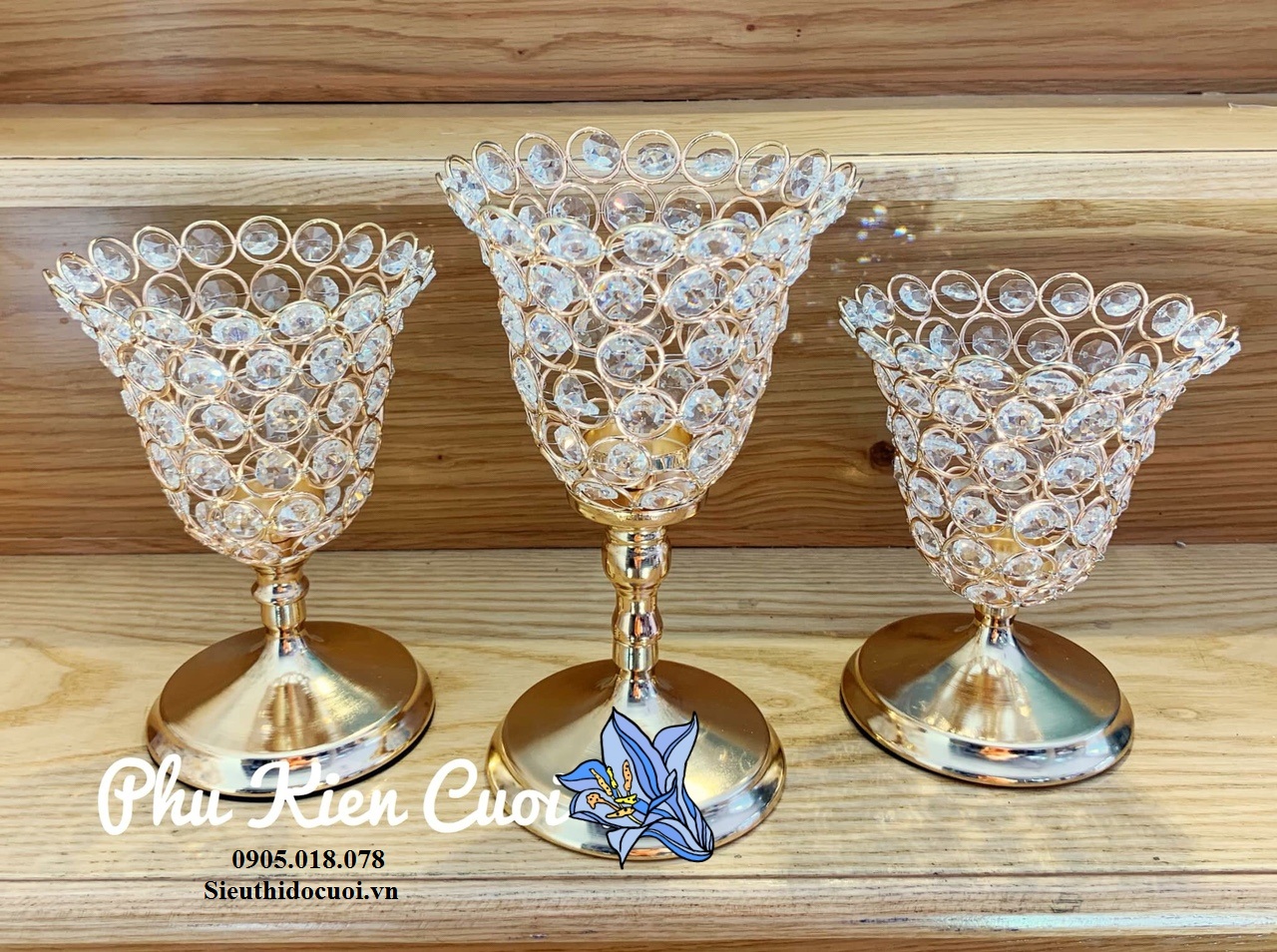 Chân nến pha lê trang trí tông màu vàng Chân nến pha lê trang trí tông màu vàng