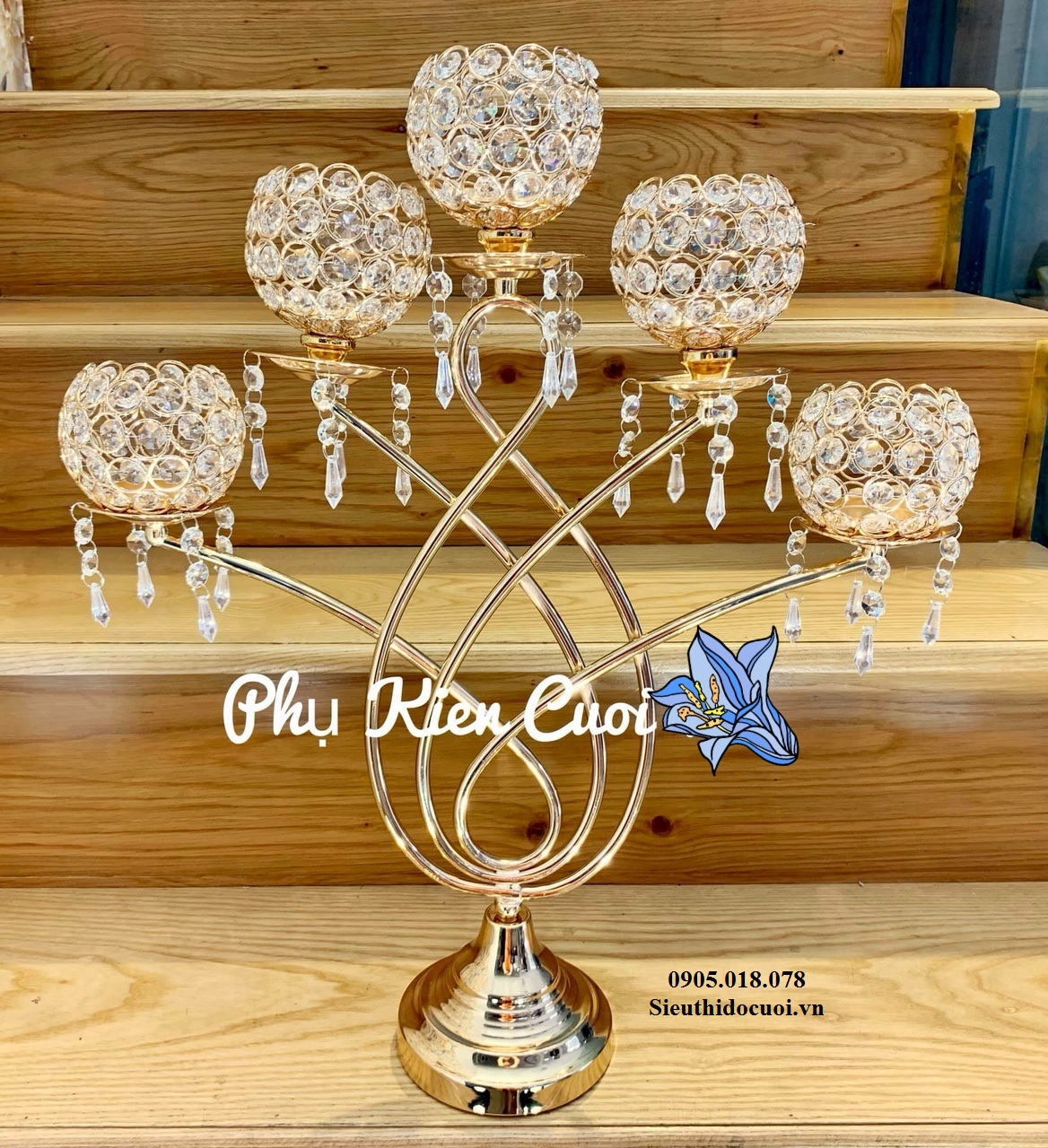 Chân nến pha lê trang trí tông màu vàng Chân nến pha lê trang trí tông màu vàng