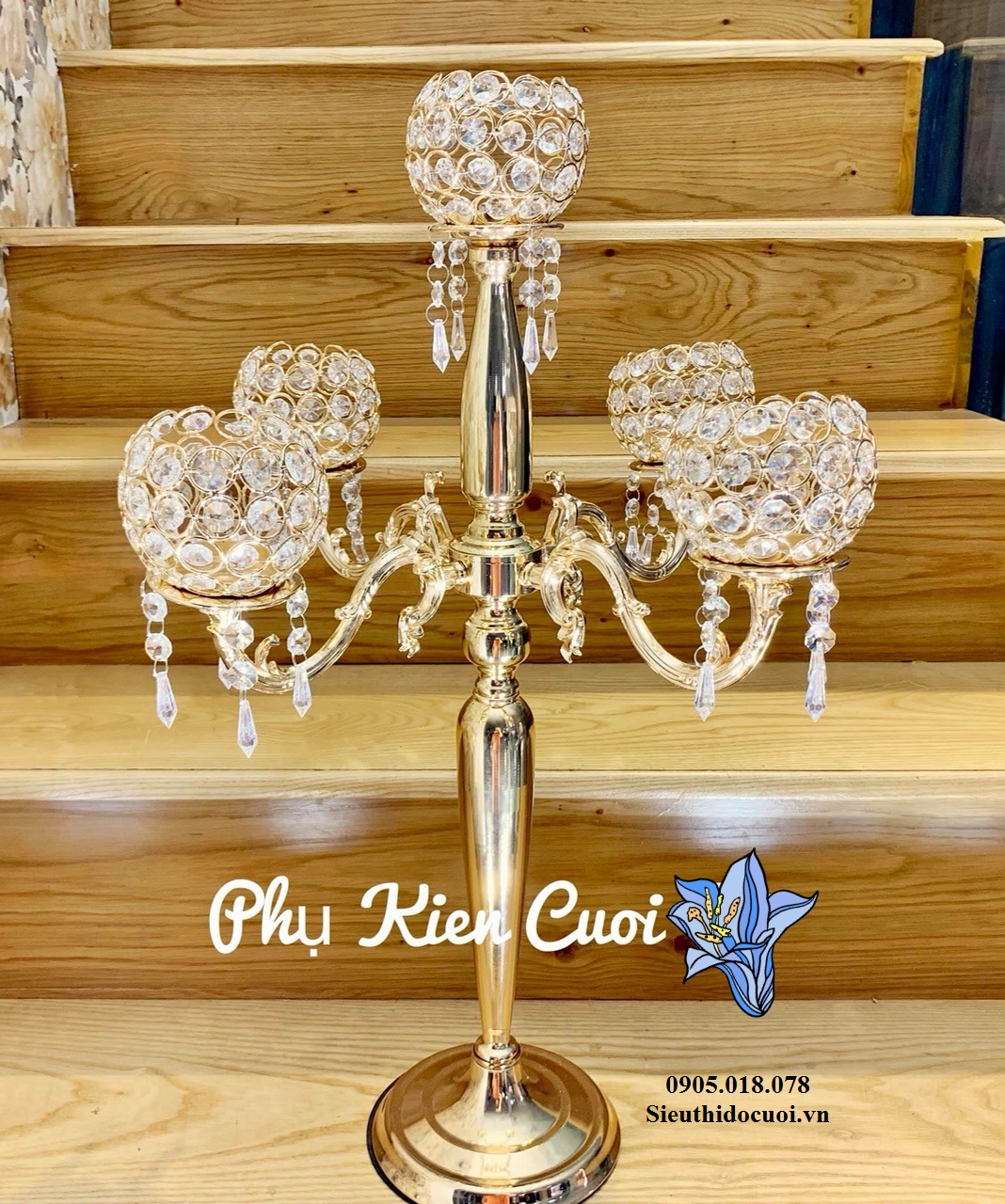 Chân nến pha lê trang trí tông màu vàng Chân nến pha lê trang trí tông màu vàng