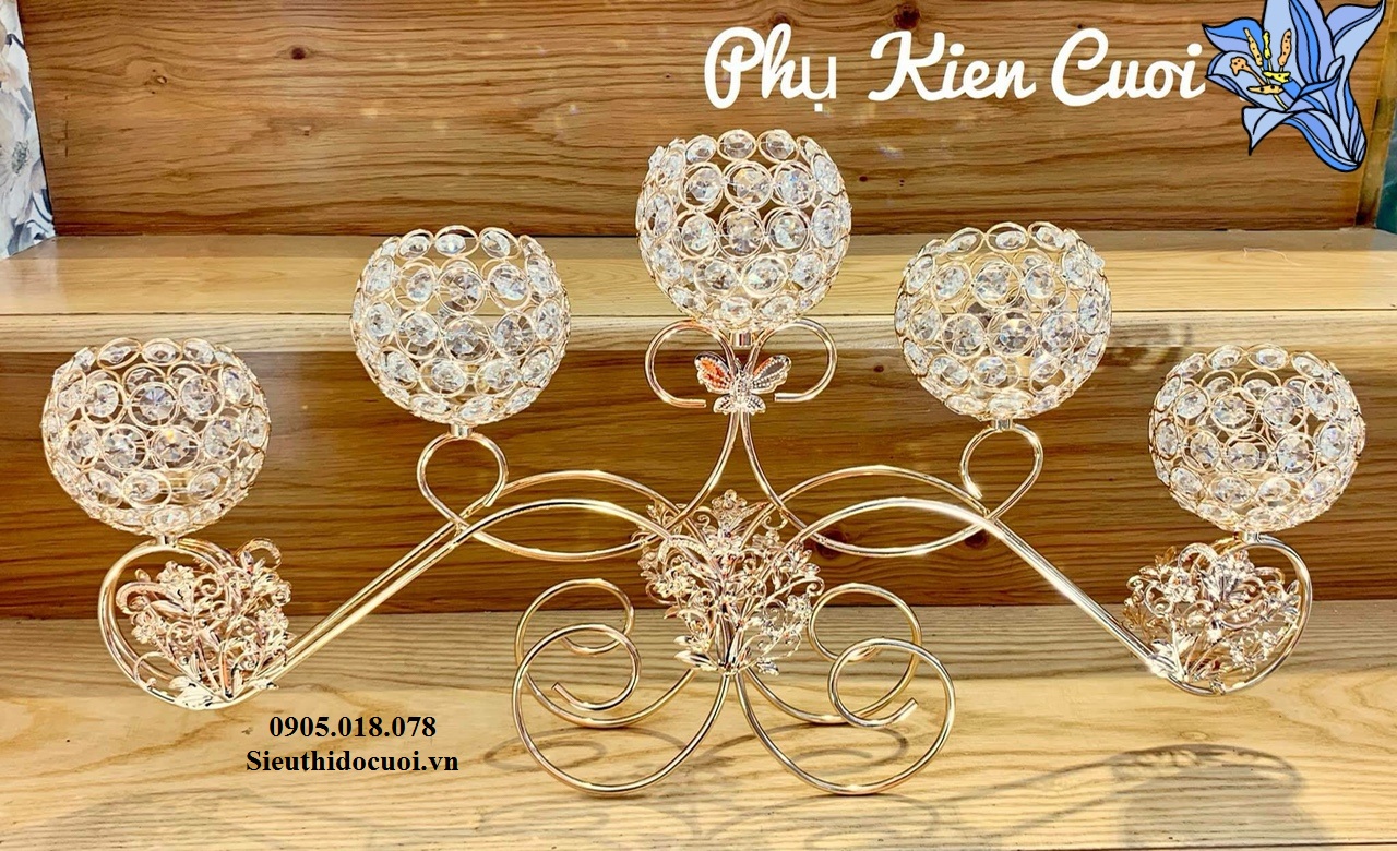 Chân nến pha lê trang trí tông màu vàng Chân nến pha lê trang trí tông màu vàng