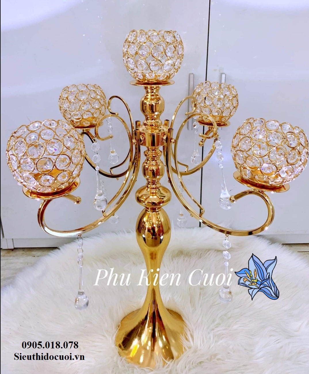 Chân nến pha lê màu vàng, màu bạc Chân nến pha lê màu vàng, màu bạc