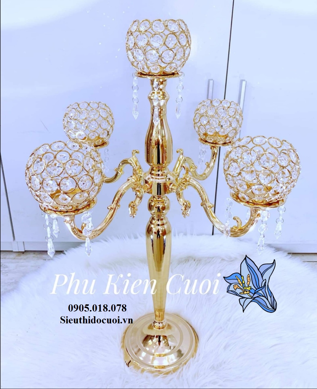 Chân nến pha lê màu vàng, màu bạc Chân nến pha lê màu vàng, màu bạc