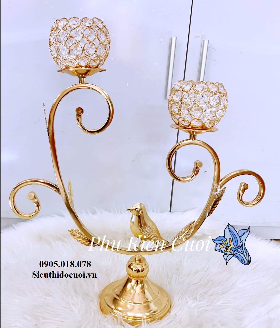 Chân nến pha lê màu vàng, màu bạc Chân nến pha lê màu vàng, màu bạc