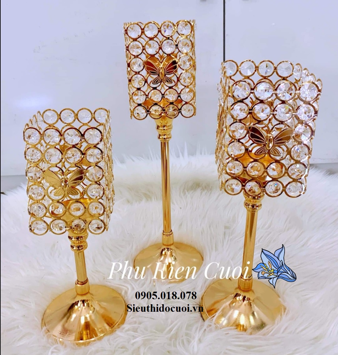 Chân nến pha lê màu vàng, màu bạc Chân nến pha lê màu vàng, màu bạc