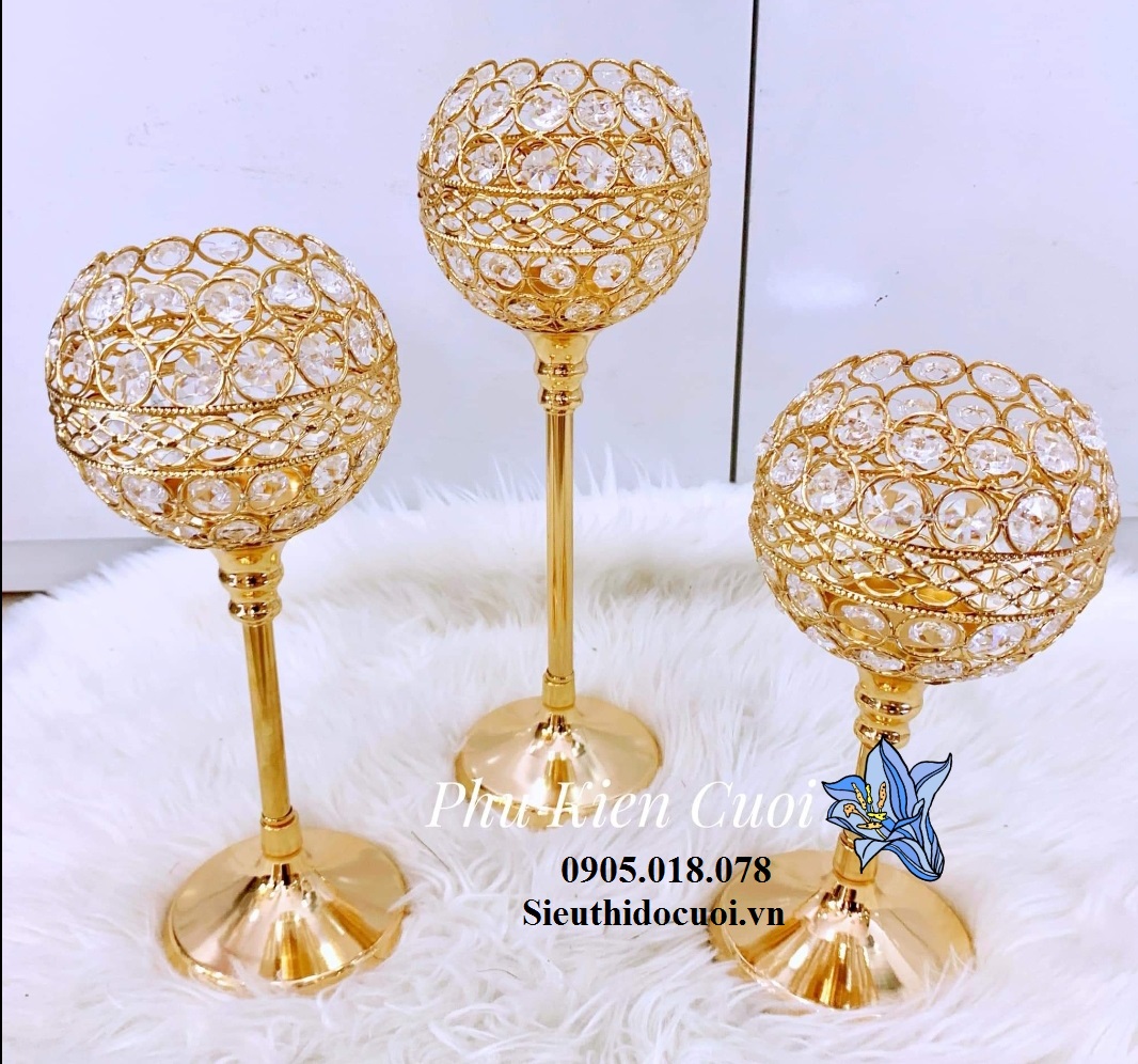 Chân nến pha lê màu vàng, màu bạc Chân nến pha lê màu vàng, màu bạc