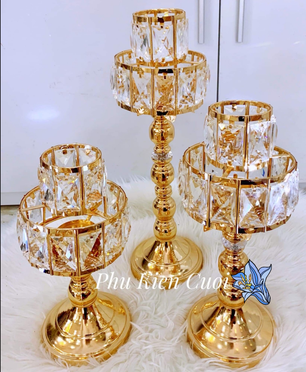 Chân nến pha lê màu vàng, màu bạc Chân nến pha lê màu vàng, màu bạc