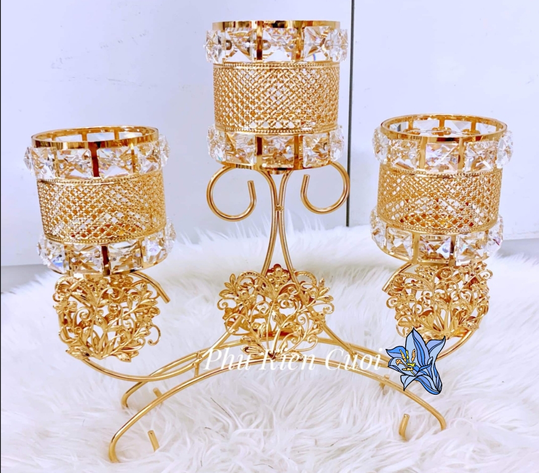 Chân nến pha lê màu vàng, màu bạc Chân nến pha lê màu vàng, màu bạc