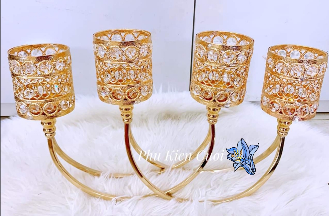 Chân nến pha lê màu vàng, màu bạc Chân nến pha lê màu vàng, màu bạc