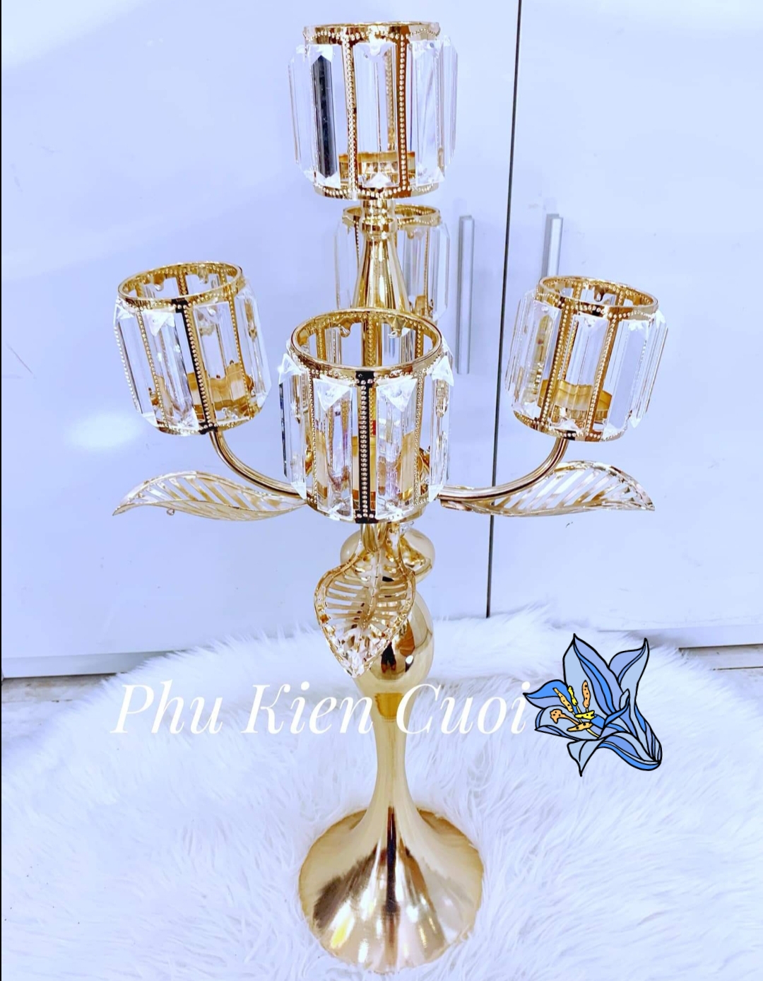 Chân nến pha lê màu vàng, màu bạc Chân nến pha lê màu vàng, màu bạc