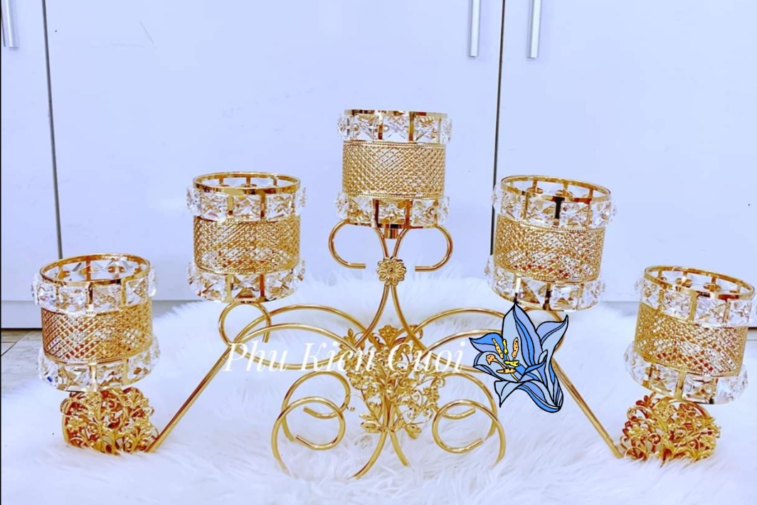 Chân nến pha lê màu vàng, màu bạc Chân nến pha lê màu vàng, màu bạc
