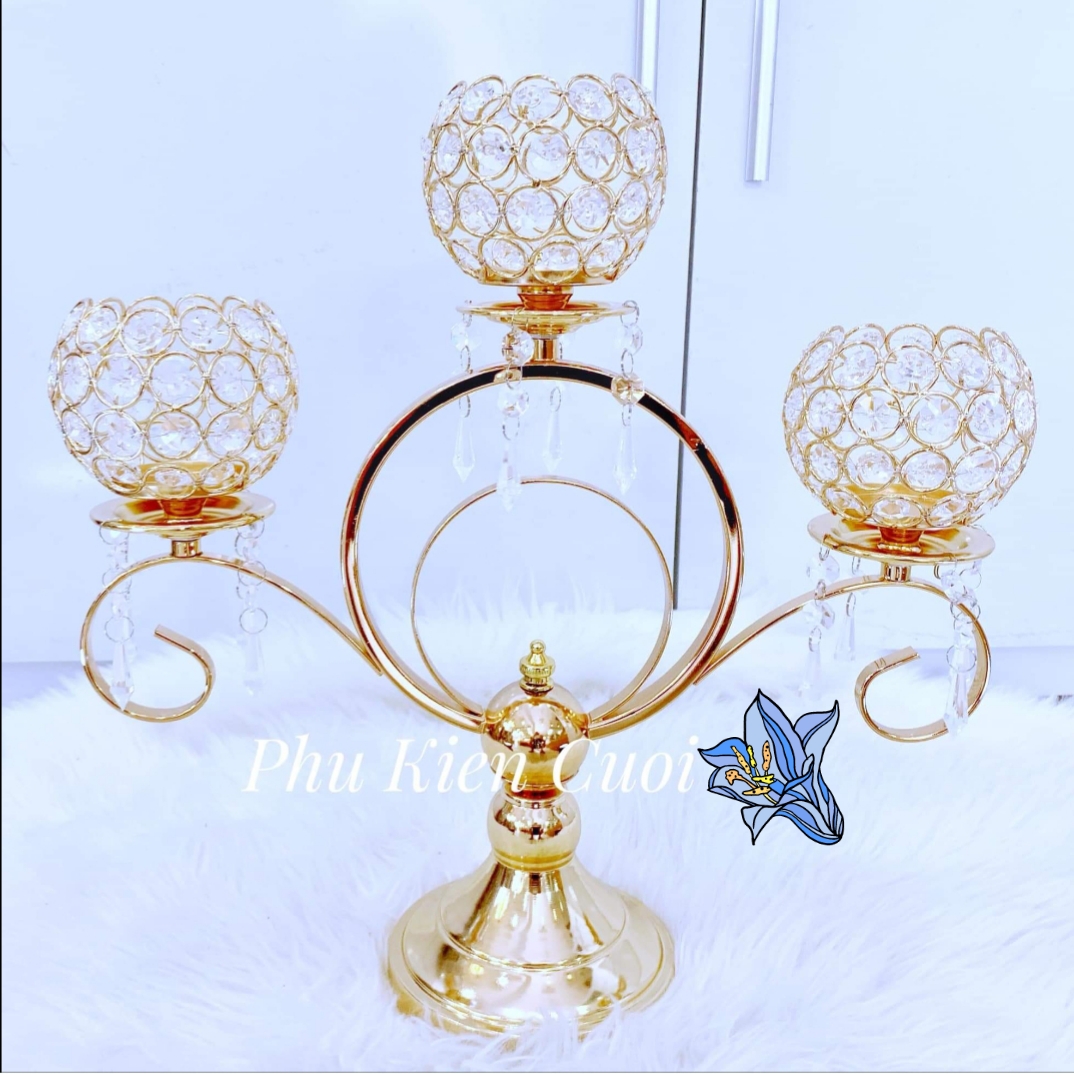 Chân nến pha lê màu vàng, màu bạc Chân nến pha lê màu vàng, màu bạc