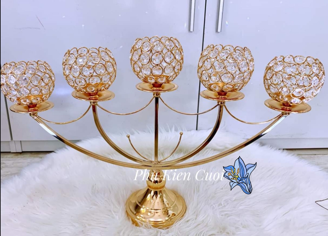 Chân nến pha lê màu vàng, màu bạc Chân nến pha lê màu vàng, màu bạc