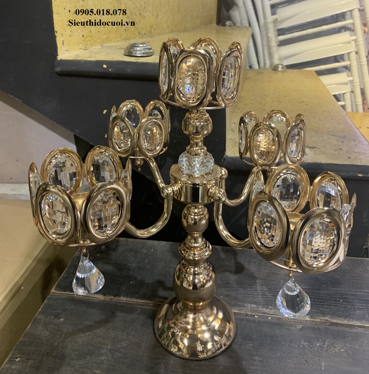 Chân nến pha lê trang trí tông màu vàng Chân nến pha lê trang trí tông màu vàng