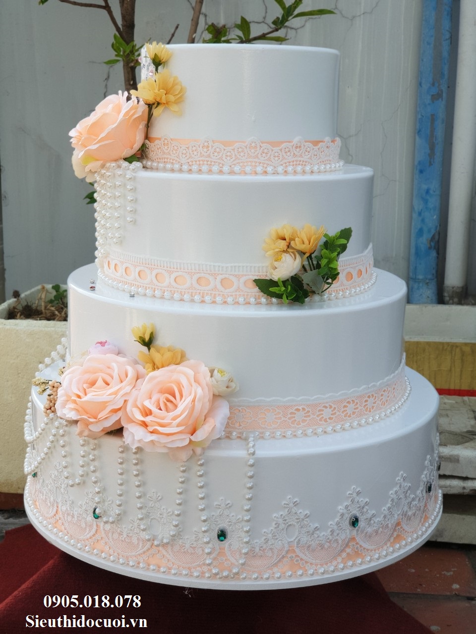 Thùng tiền hình bánh kem 4 tầng Thùng tiền hình bánh kem 4 tầng