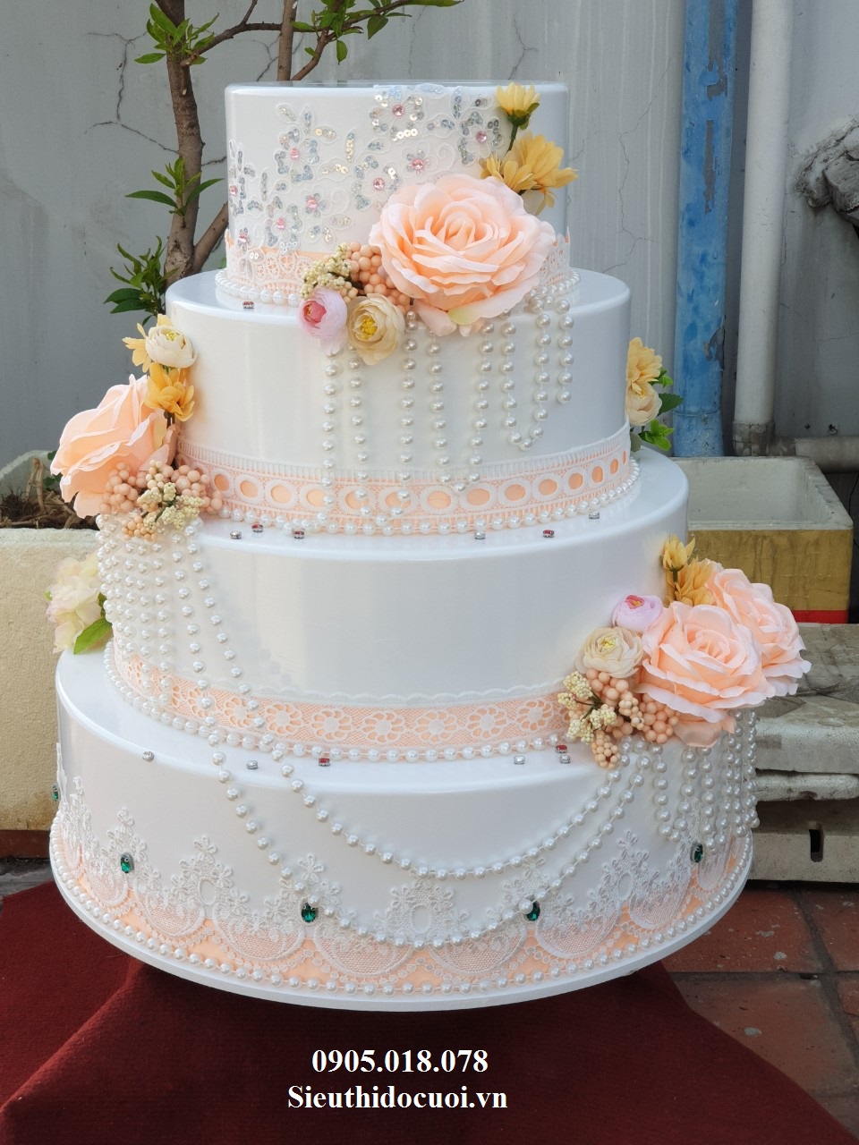 Bánh kem 4 tầng, Thùng tiền 4 tầng