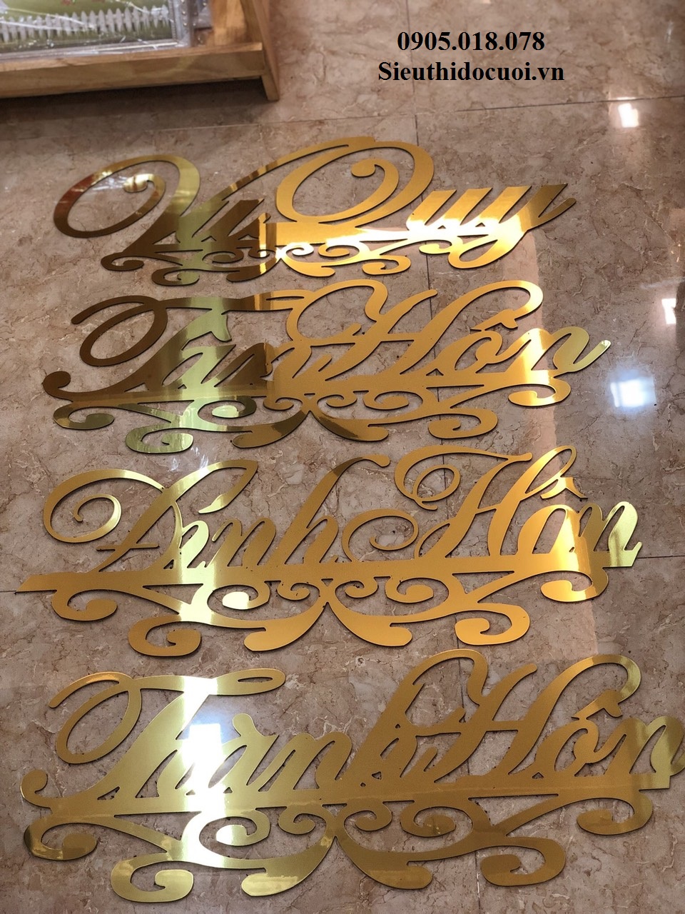 Bảng lễ treo cổng Bảng lễ treo cổng