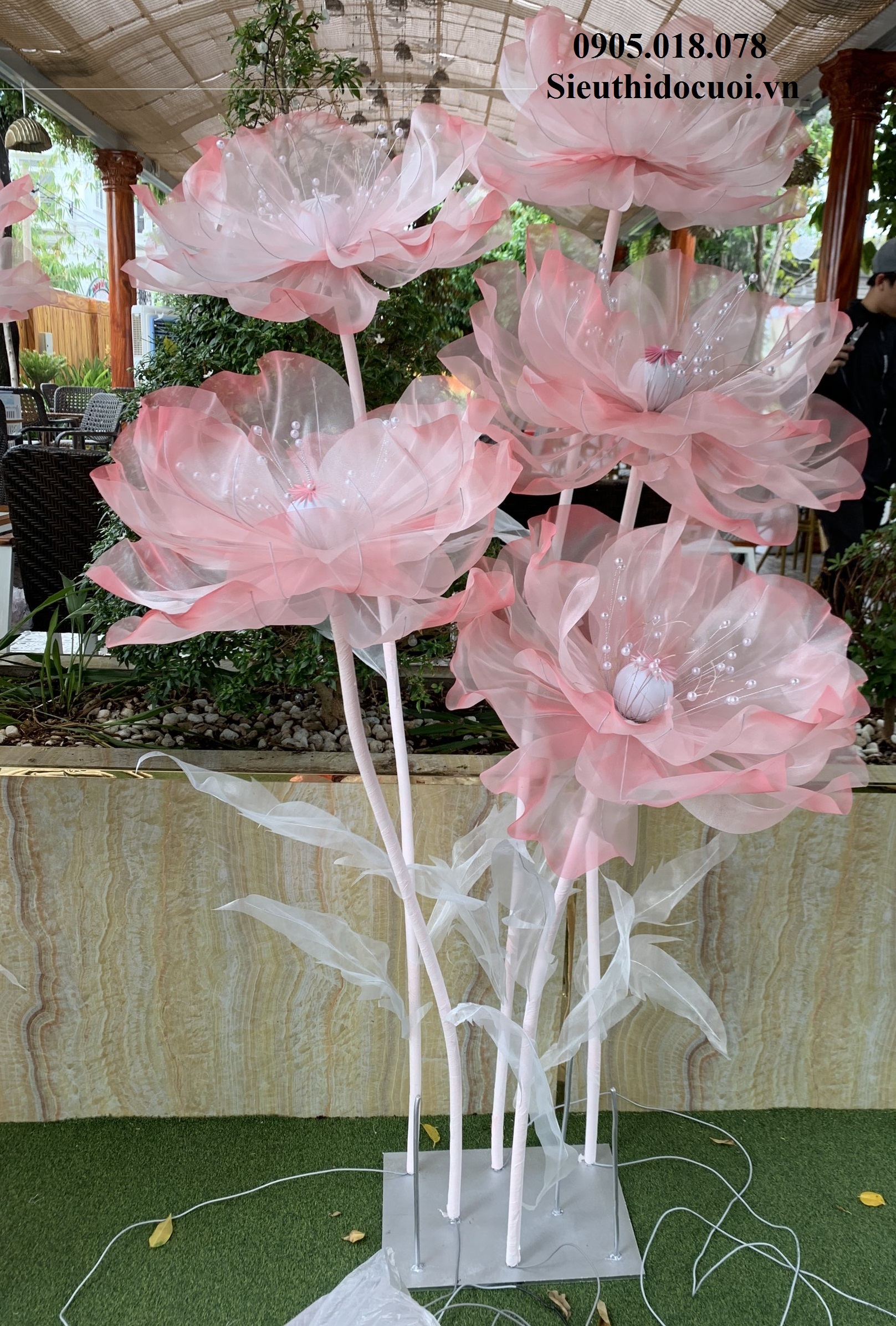 Hoa trang trí sân khấu, lối đi sân khấu Hoa trang trí sân khấu, lối đi sân khấu