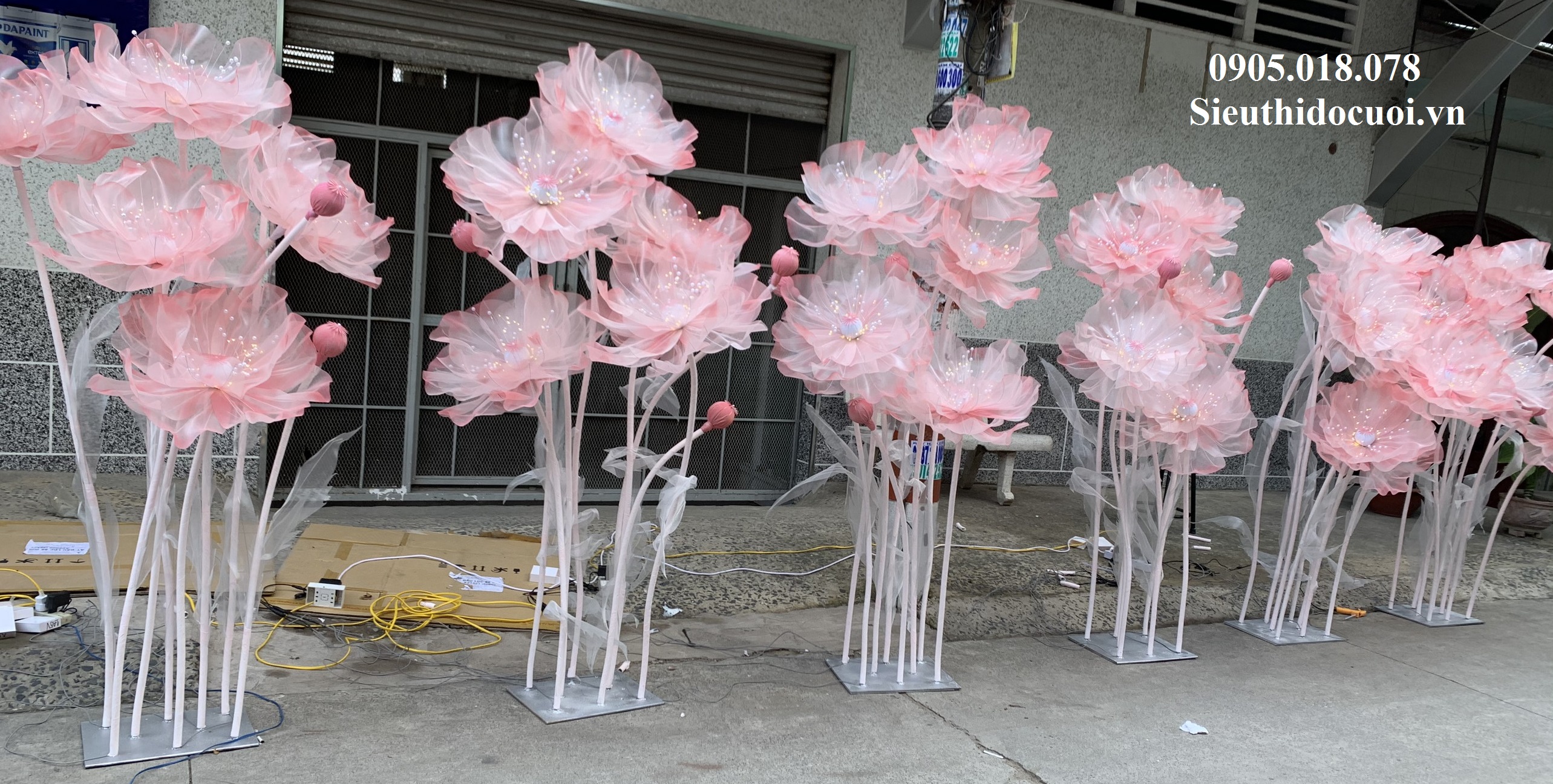 Hoa trang trí sân khấu, lối đi sân khấu Hoa trang trí sân khấu, lối đi sân khấu