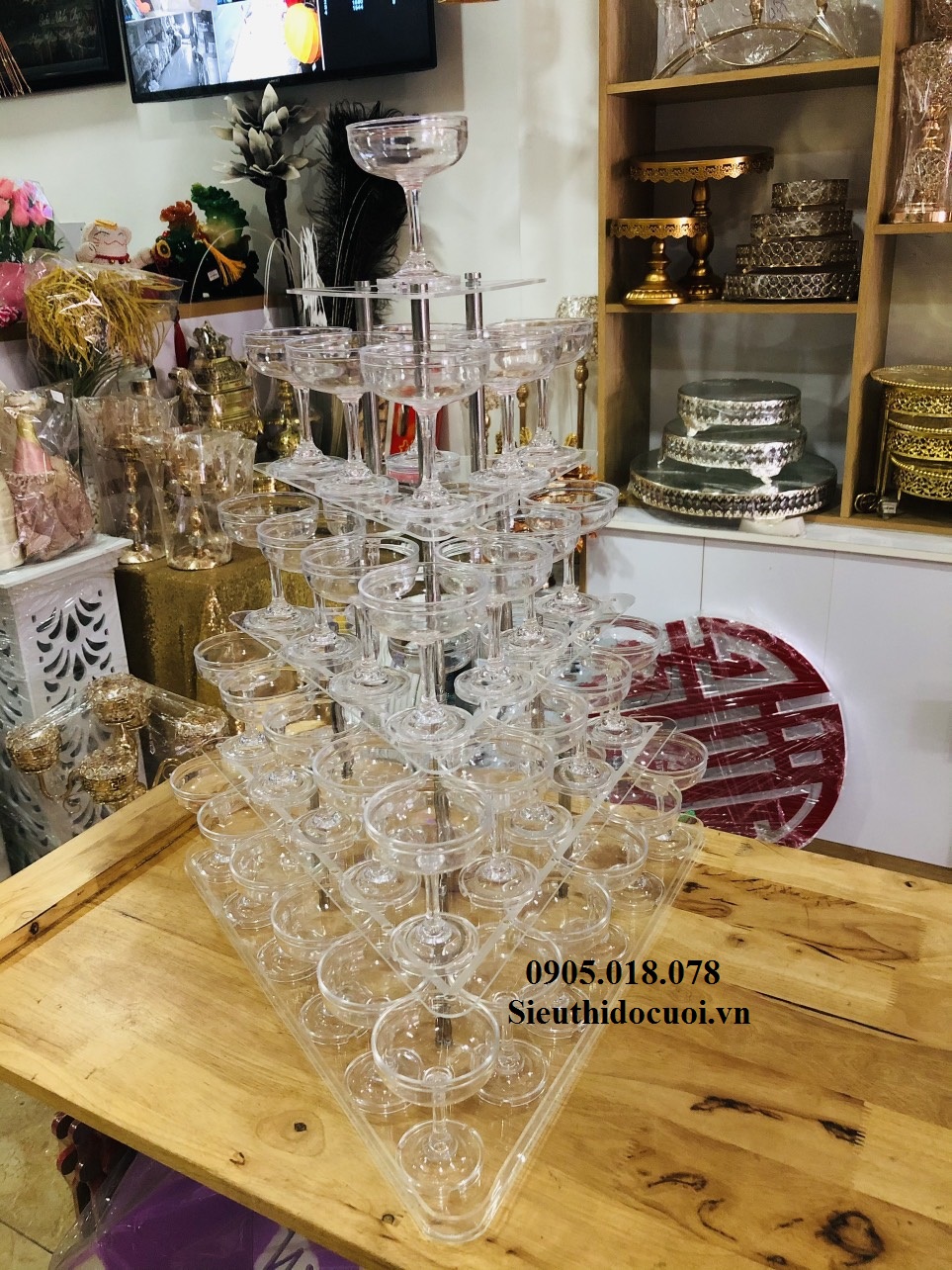 Tháp ly hình tam giác Tháp ly hình tam giác