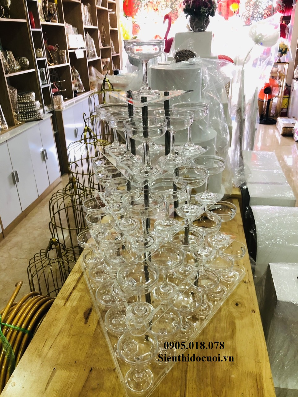 Tháp ly hình tam giác Tháp ly hình tam giác