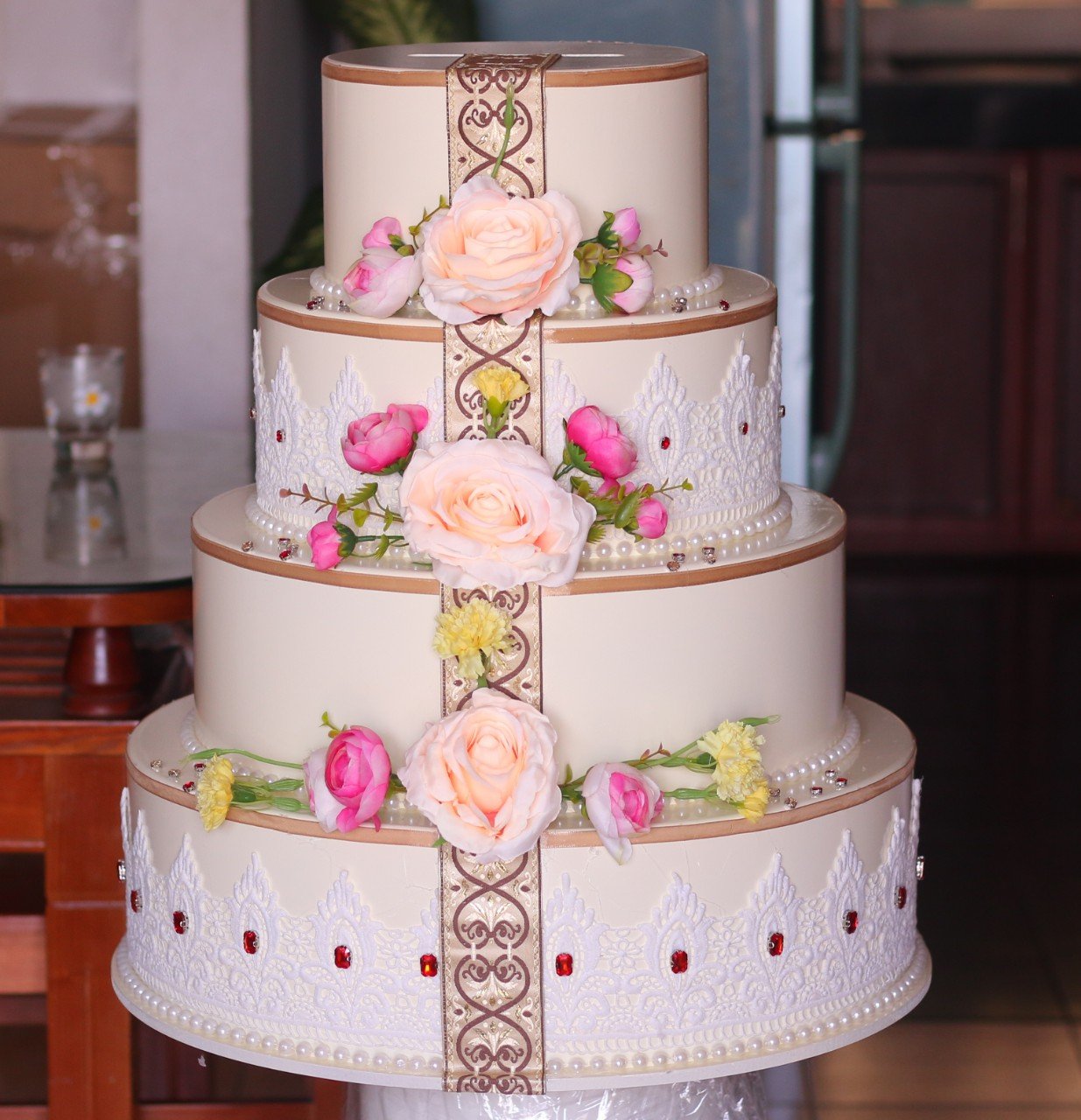 Thùng tiền đám cưới hình bánh kem Thùng tiền đám cưới hình bánh kem