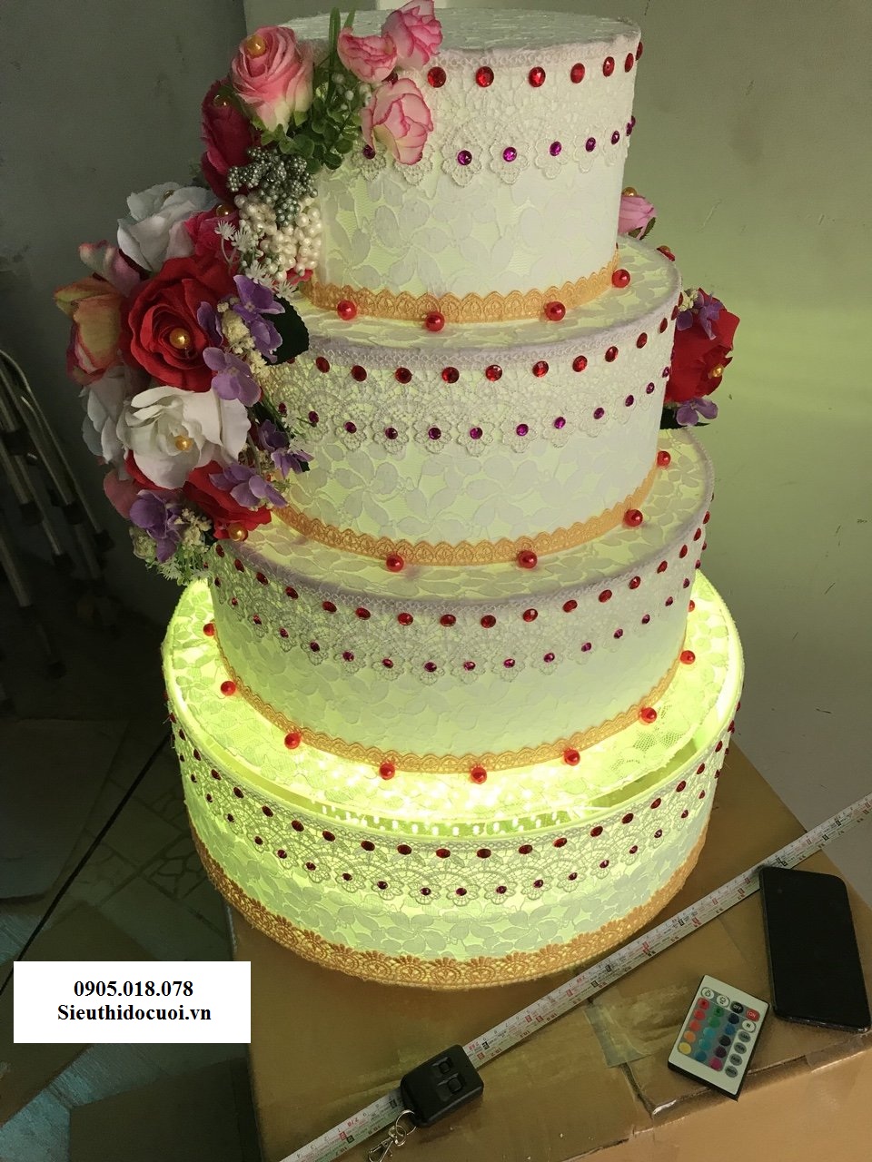 Bánh kem trang trí có đèn led xoay chiều Bánh kem trang trí có đèn led xoay chiều