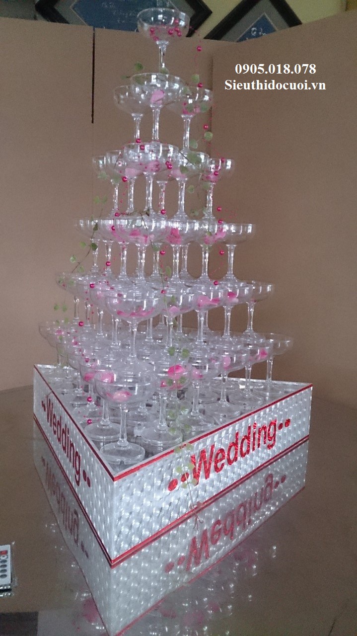 Tháp ly rót rượu Tháp ly rót rượu