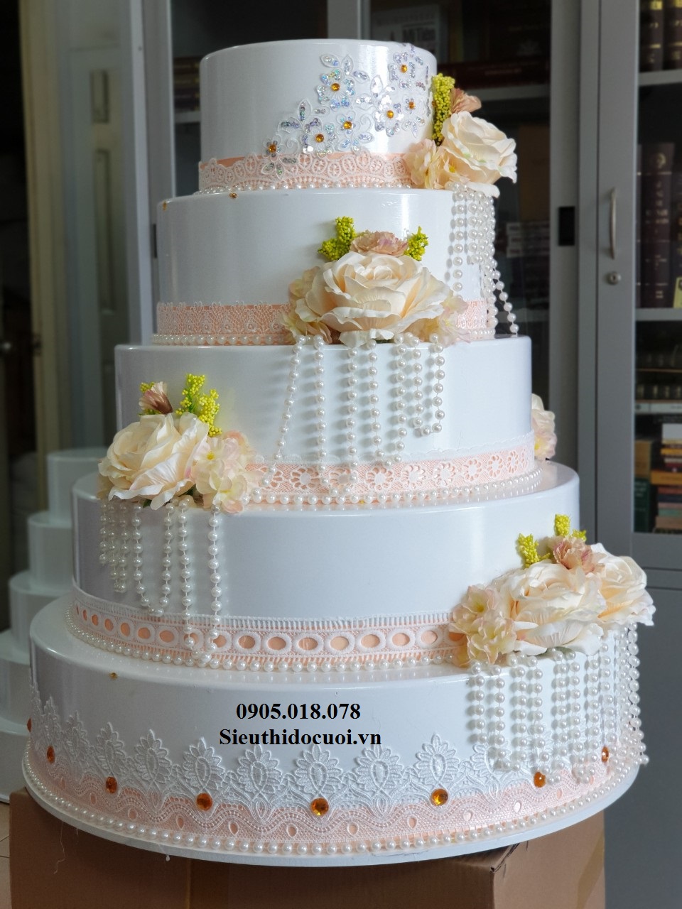 Bánh kem 5 tầng Bánh kem 5 tầng