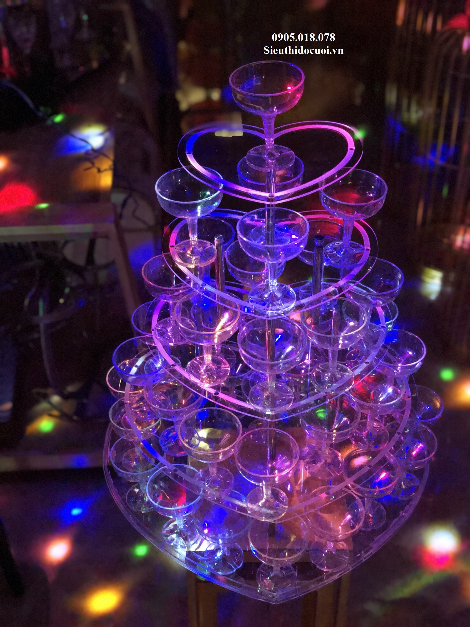 Tháp rượu đám cưới xếp tầng hình trái tim Tháp rượu đám cưới xếp tầng hình trái tim