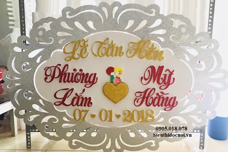 Bảng tên cô dâu chú rể bằng fomex, tem nước suối, chữ xốp Bảng tên cô dâu chú rể bằng fomex, tem nước suối, chữ xốp
