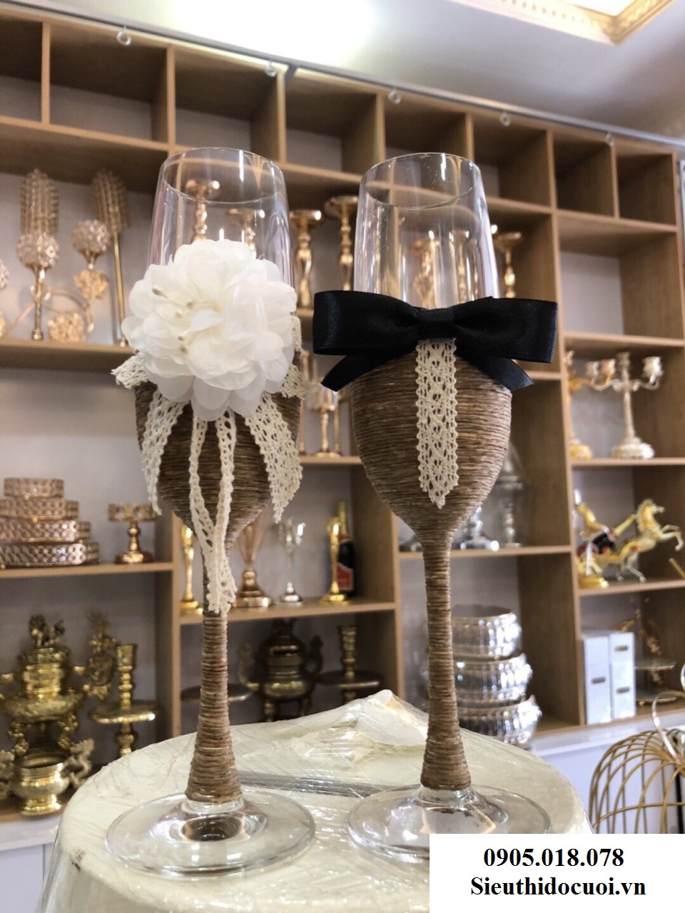 Ly Giao Bôi, Ly Hợp Cẩn, dao cắt bánh kem Ly Giao Bôi, Ly Hợp Cẩn, dao cắt bánh kem