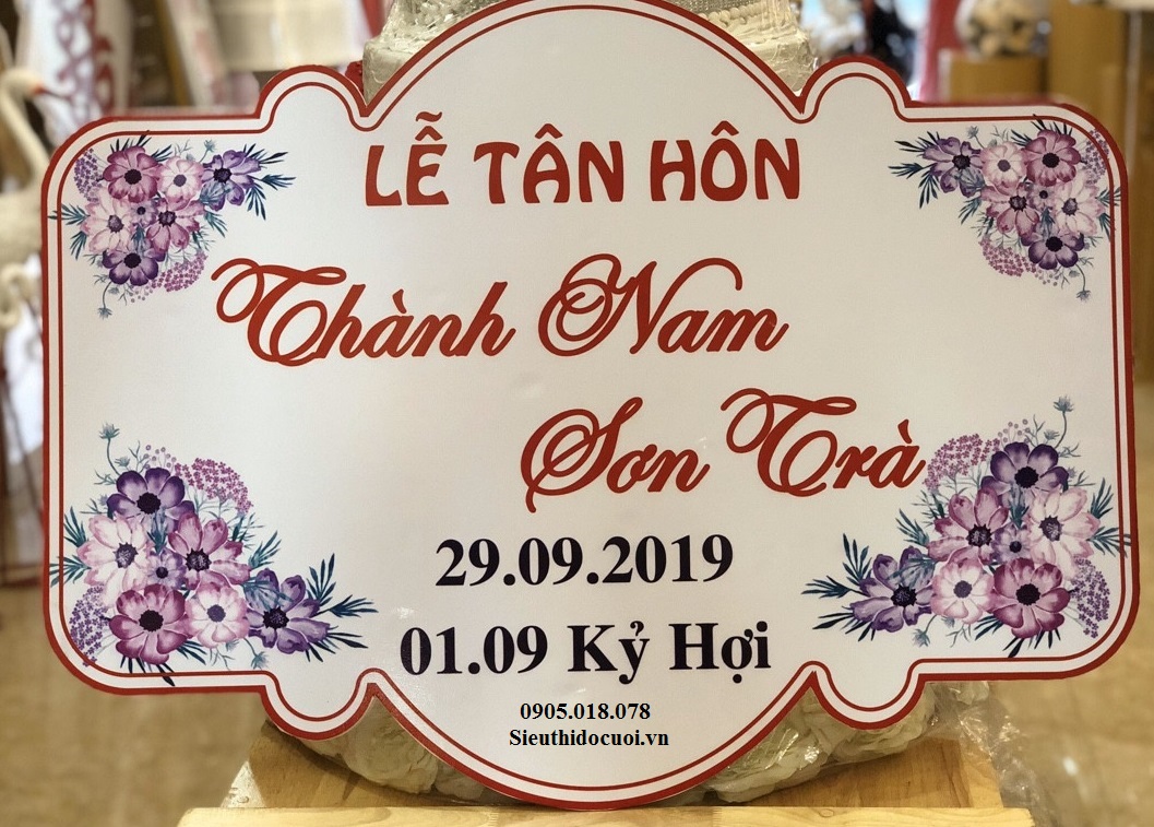Bảng tên cô dâu chú rể bằng fomex, tem nước suối, chữ xốp Bảng tên cô dâu chú rể bằng fomex, tem nước suối, chữ xốp