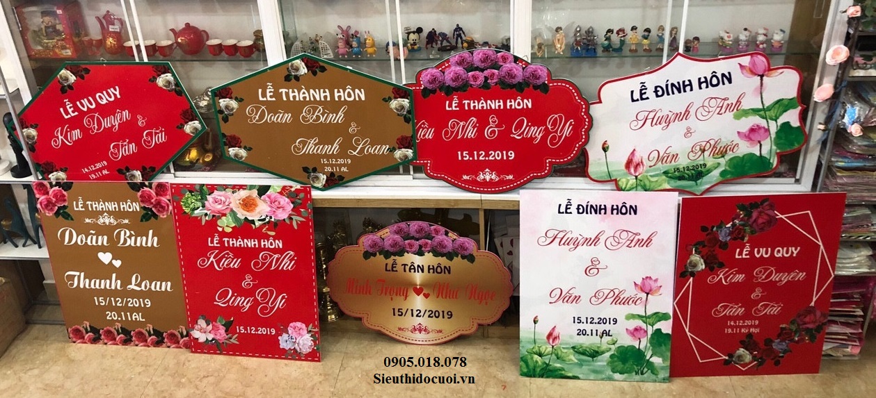 Bảng tên cô dâu chú rể bằng fomex, tem nước suối, chữ xốp Bảng tên cô dâu chú rể bằng fomex, tem nước suối, chữ xốp