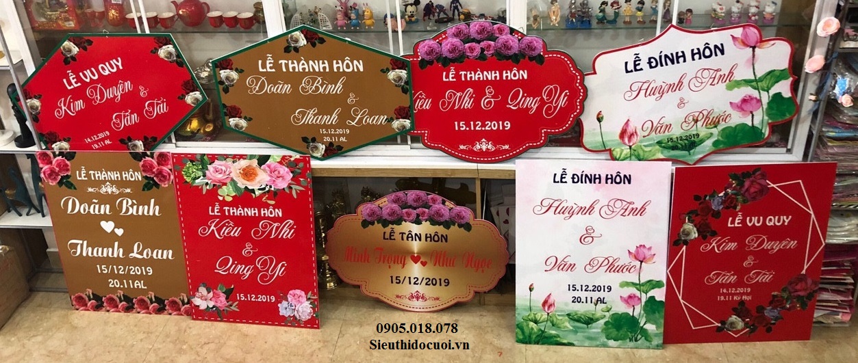 Bảng tên cô dâu chú rể bằng fomex, tem nước suối, chữ xốp Bảng tên cô dâu chú rể bằng fomex, tem nước suối, chữ xốp