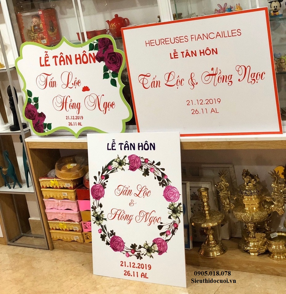 Bảng tên cô dâu chú rể bằng fomex, tem nước suối, chữ xốp Bảng tên cô dâu chú rể bằng fomex, tem nước suối, chữ xốp