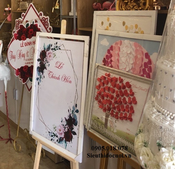 Bảng tên cô dâu chú rể bằng fomex, tem nước suối, chữ xốp Bảng tên cô dâu chú rể bằng fomex, tem nước suối, chữ xốp