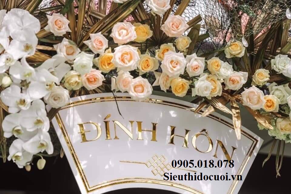 Bảng lễ treo cổng Bảng lễ treo cổng