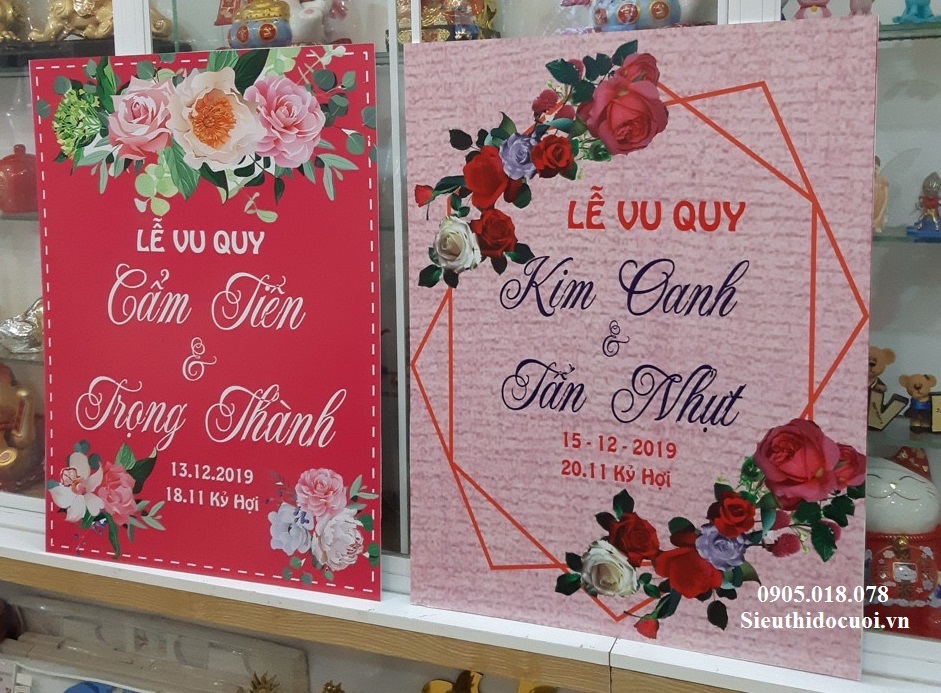 Bảng tên cô dâu chú rể bằng fomex, tem nước suối, chữ xốp Bảng tên cô dâu chú rể bằng fomex, tem nước suối, chữ xốp