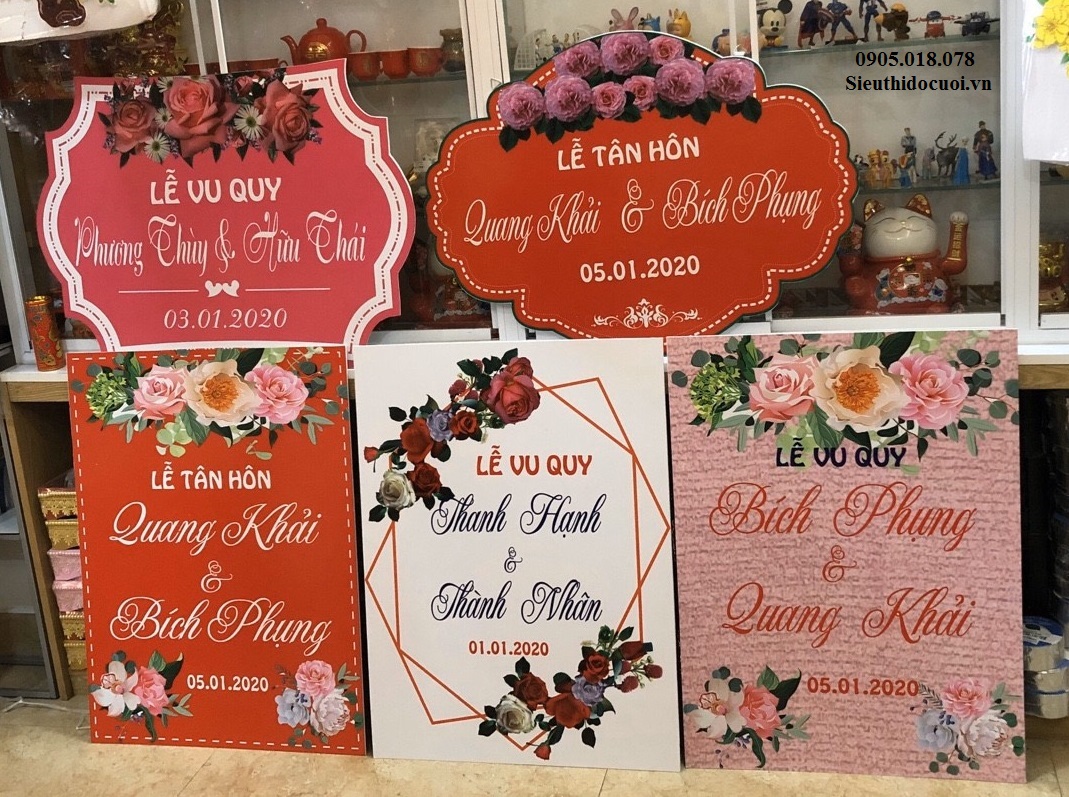 Bảng tên cô dâu chú rể bằng fomex, tem nước suối, chữ xốp Bảng tên cô dâu chú rể bằng fomex, tem nước suối, chữ xốp