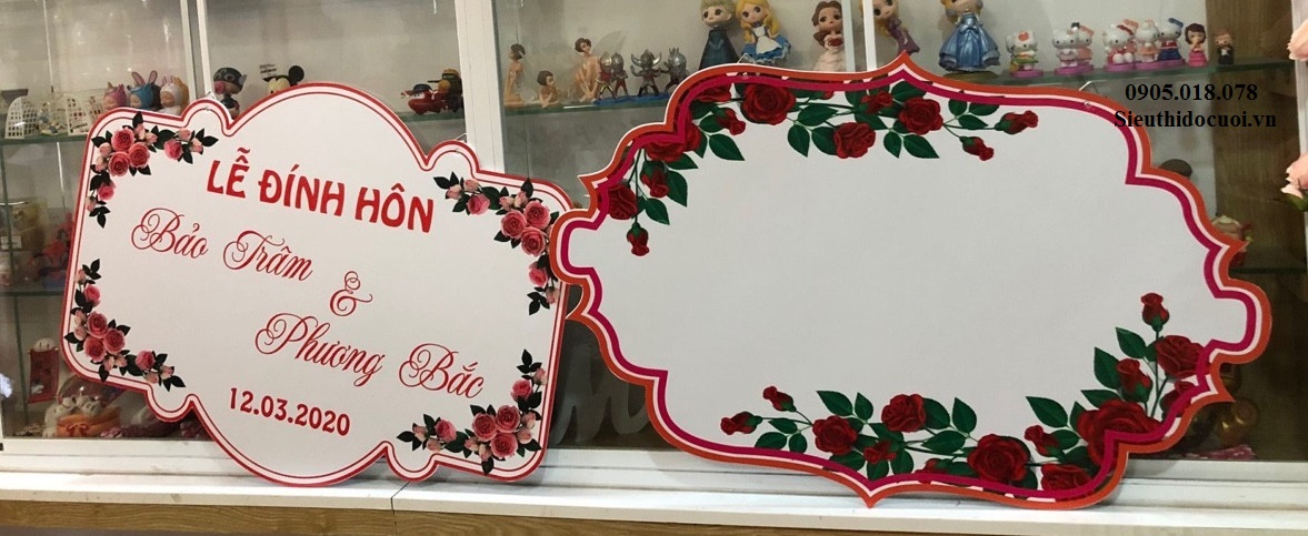 Bảng tên cô dâu chú rể bằng fomex, tem nước suối, chữ xốp Bảng tên cô dâu chú rể bằng fomex, tem nước suối, chữ xốp