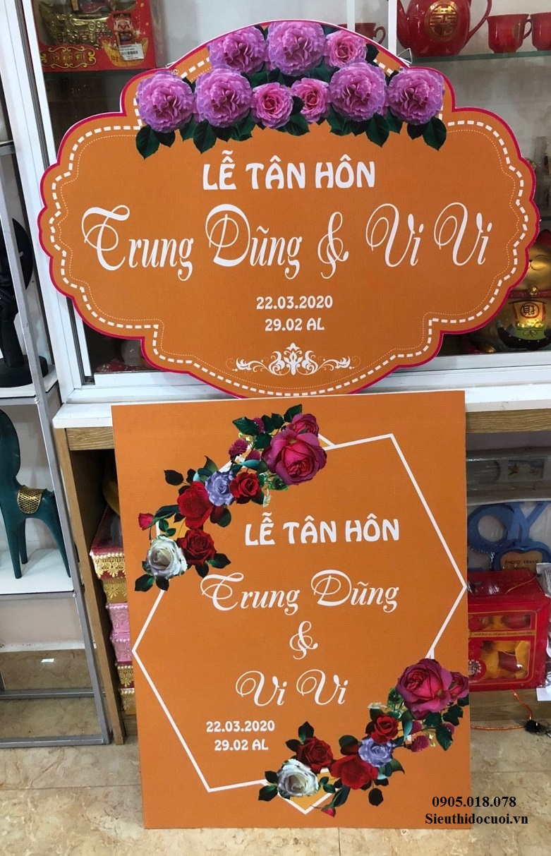 Bảng tên cô dâu chú rể bằng fomex, tem nước suối, chữ xốp Bảng tên cô dâu chú rể bằng fomex, tem nước suối, chữ xốp