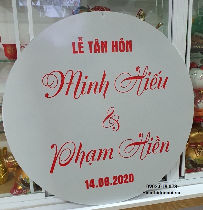 Bảng tên cô dâu chú rể bằng fomex, tem nước suối, chữ xốp Bảng tên cô dâu chú rể bằng fomex, tem nước suối, chữ xốp