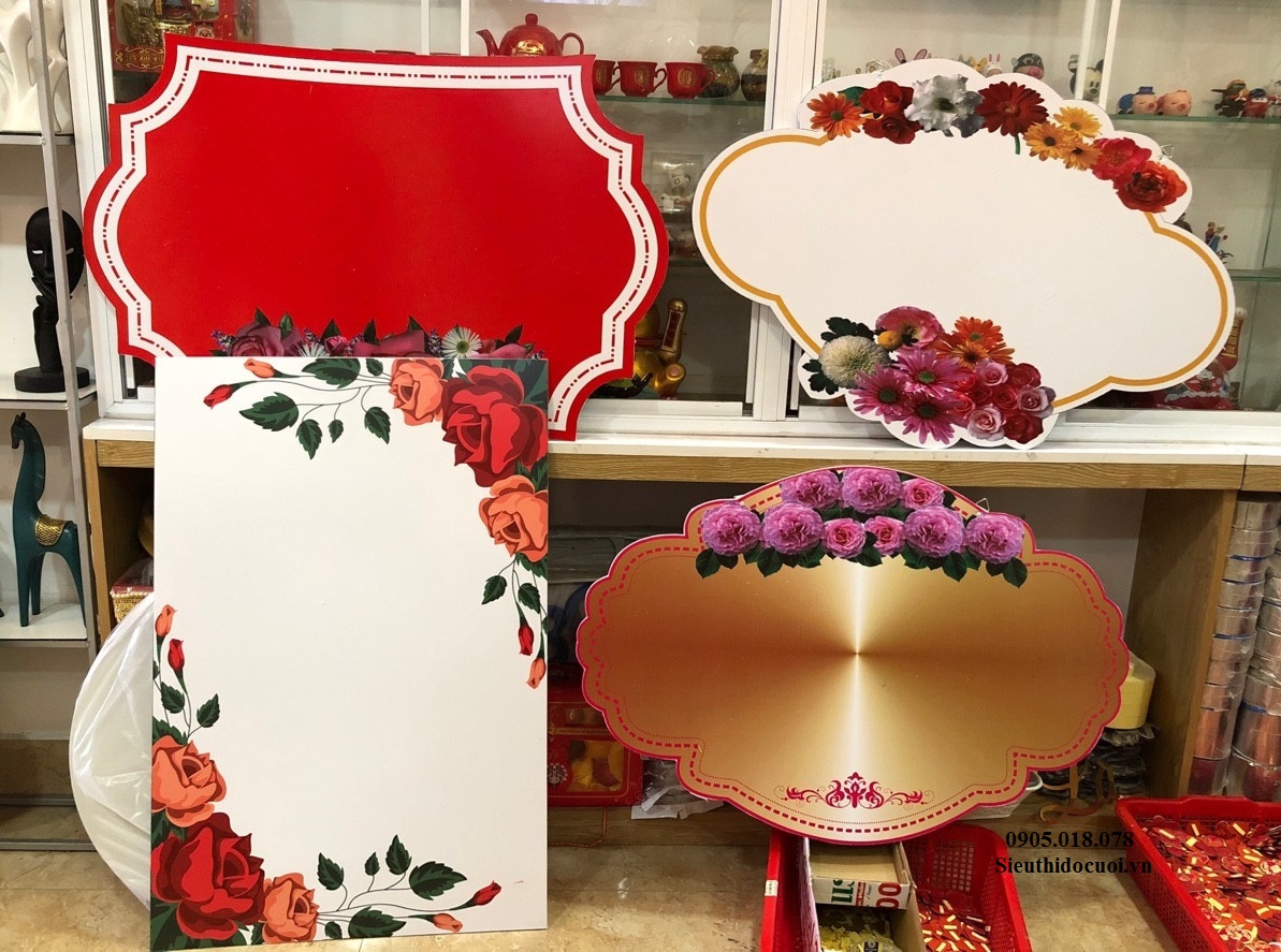 Bảng tên cô dâu chú rể bằng fomex, tem nước suối, chữ xốp Bảng tên cô dâu chú rể bằng fomex, tem nước suối, chữ xốp