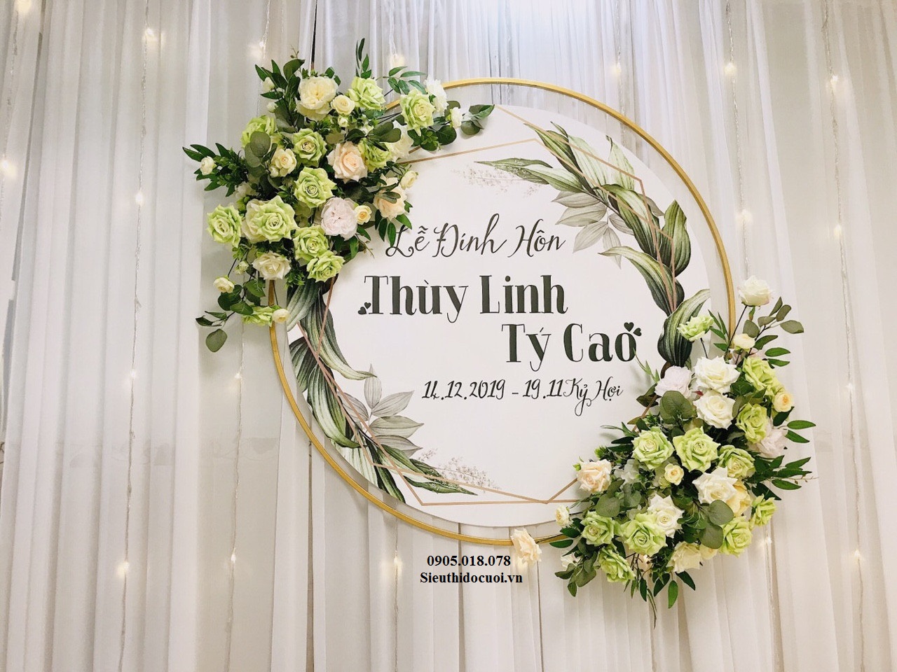 Bảng tên cô dâu chú rể bằng fomex, tem nước suối, chữ xốp Bảng tên cô dâu chú rể bằng fomex, tem nước suối, chữ xốp