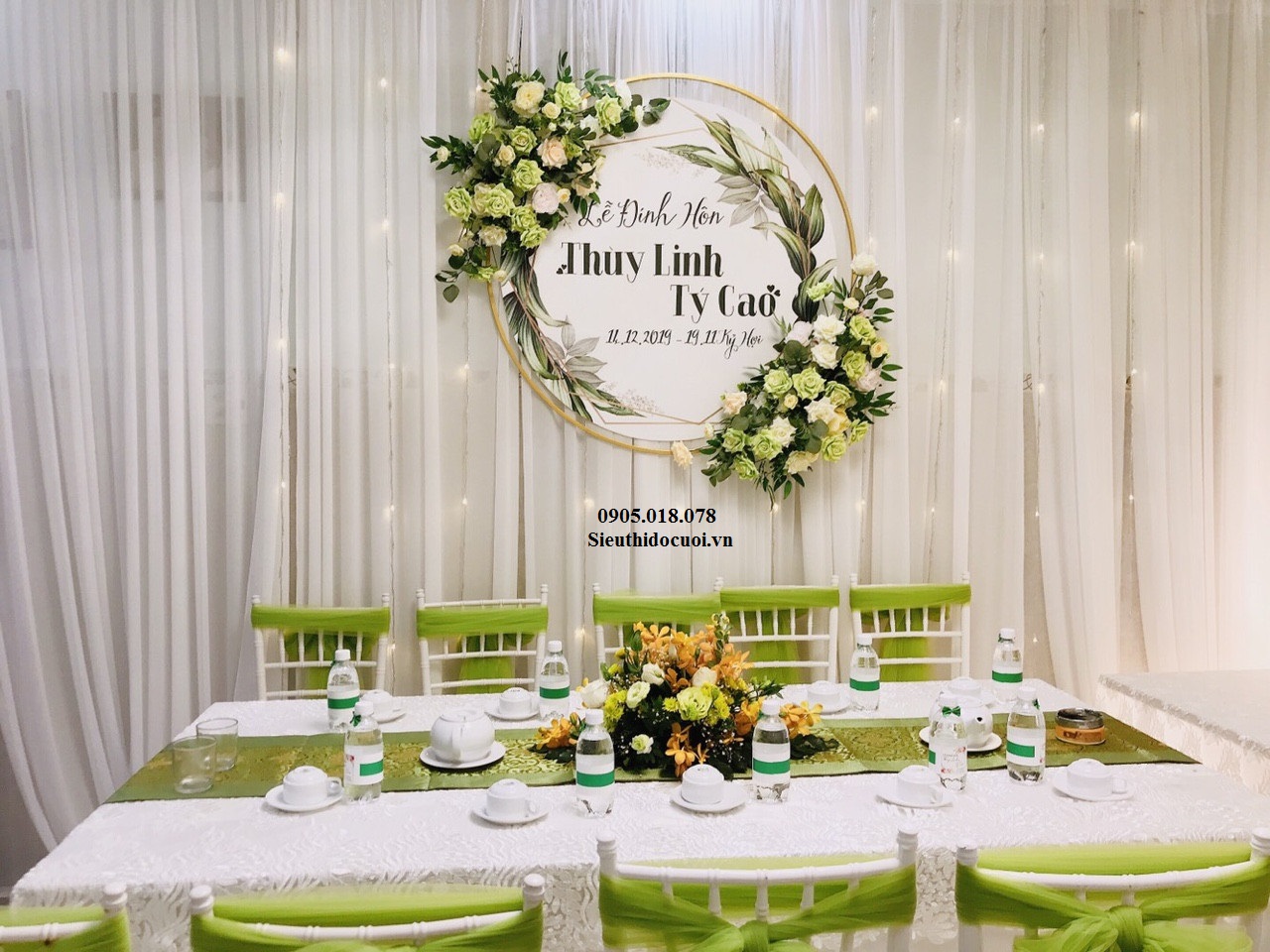 Bảng tên cô dâu chú rể bằng fomex, tem nước suối, chữ xốp Bảng tên cô dâu chú rể bằng fomex, tem nước suối, chữ xốp