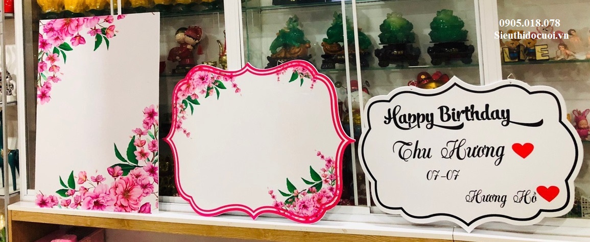 Bảng tên cô dâu chú rể bằng fomex, tem nước suối, chữ xốp Bảng tên cô dâu chú rể bằng fomex, tem nước suối, chữ xốp