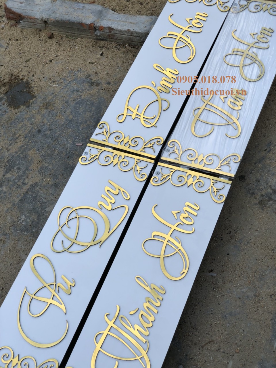 Bảng lễ treo cổng Bảng lễ treo cổng