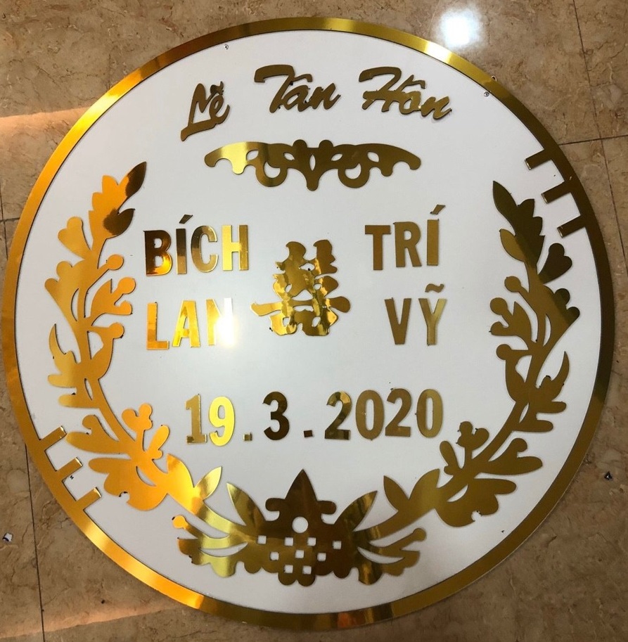 Bảng tên cô dâu chú rể bằng alu và bộ chữ số Bảng tên cô dâu chú rể bằng alu và bộ chữ số