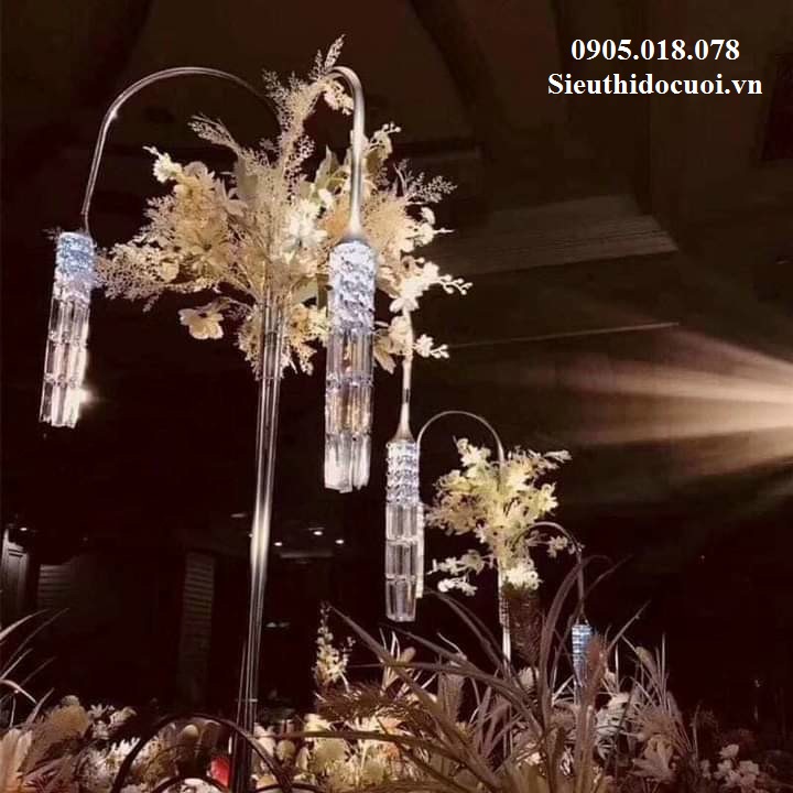 Đèn trang trí dẫn lối sân khấu đám cưới Đèn trang trí dẫn lối sân khấu đám cưới