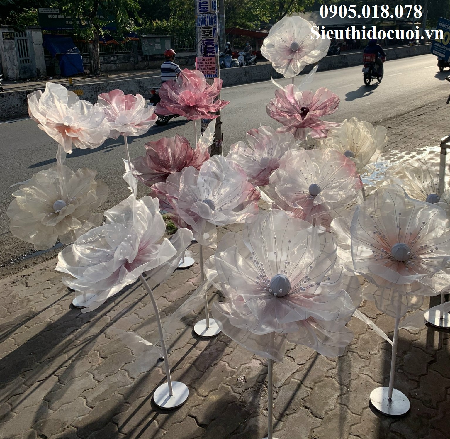 Hoa trang trí sân khấu, lối đi sân khấu Hoa trang trí sân khấu, lối đi sân khấu